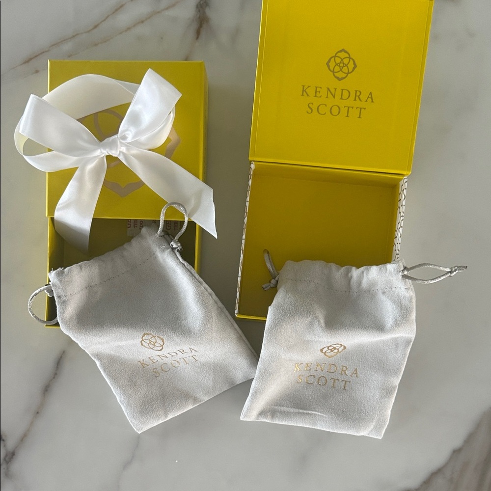 Kendra Scott White Drawstring Jewelry Pouches with Yellow Gift Boxes